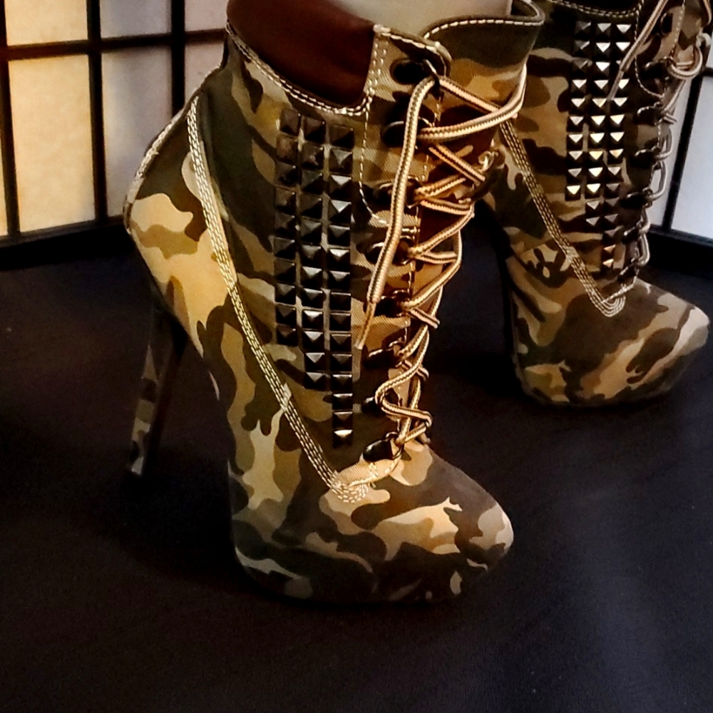 camo boots  Dollhouse boots